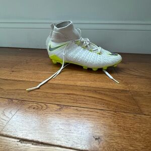 Nike White and Yellow soccer cleat kids youth size 5 hyper venom